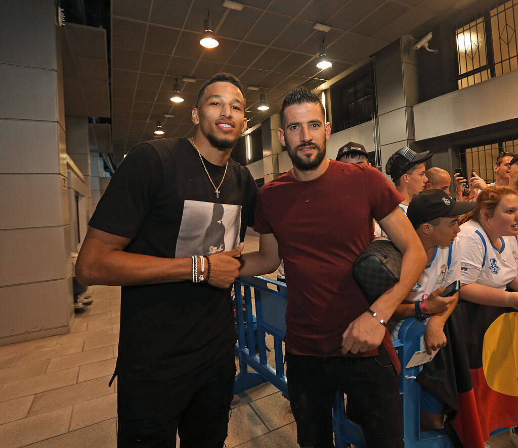 广东男篮防守反击轻取上海（广东男篮凭借防守反击轻松击败上海）