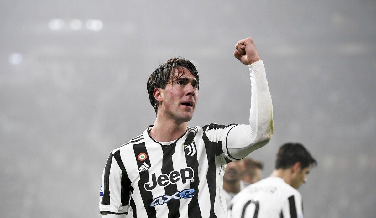 这是中后卫？范德芬长途奔袭神似孙兴慜的普斯卡什奖进球