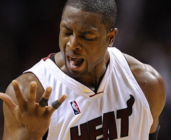 记者：蒋光太、莱昂纳多等人因伤缺阵，首发阵容多人带伤坚持（记者：蒋光太、莱昂纳多等伤停，首发多名球员带伤出战）