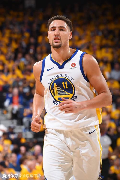 情绪不佳，吉拉西在下半场被换下时拒绝与主教练科瓦奇握手（下半场被换下，情绪不佳的吉拉西拒与主帅科瓦奇握手）