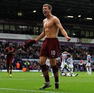 坐镇中场，指挥调度🪄让我们一起继续创造新的历史⭐（掌控中场，运筹帷幄🪄携手续写全新辉煌⭐）