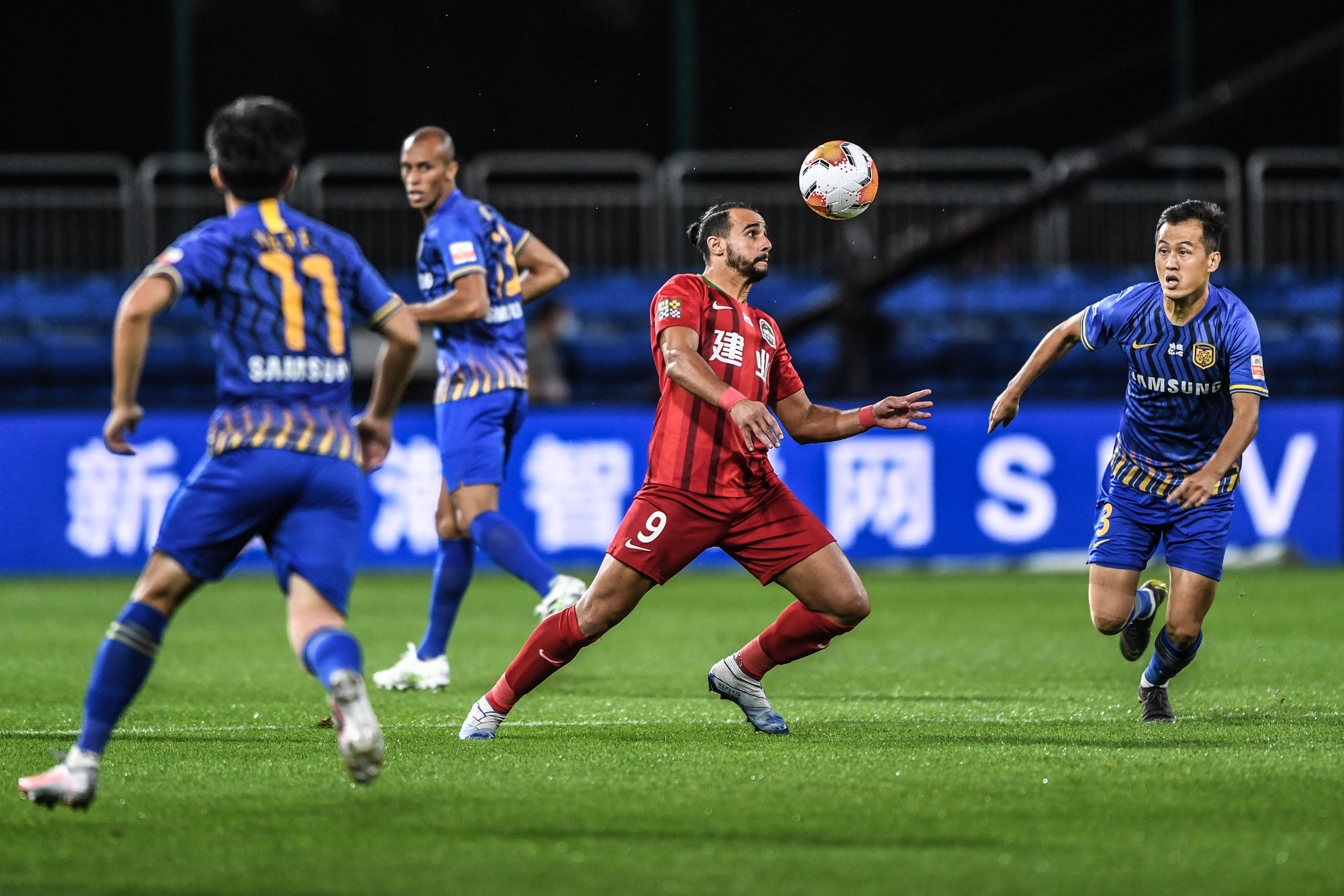 伤愈复出，卡瓦尼时隔两个月再次代表博卡出场并打进一粒点球（阔别两月复出，卡瓦尼重返博卡点球建功）