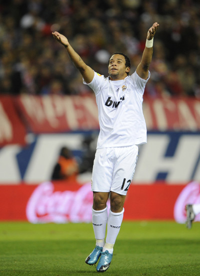 英超官方：经过VAR确认，萨利巴同巴里接触不足以判罚点球（英超官方：VAR复核后认定，萨利巴与巴里接触不构成点球）