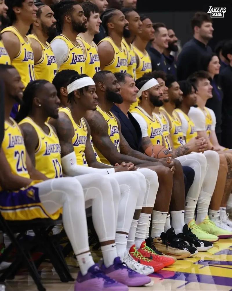 NBA季后赛球队战术分析与胜负预测（NBA季后赛战术剖析与胜负前瞻）