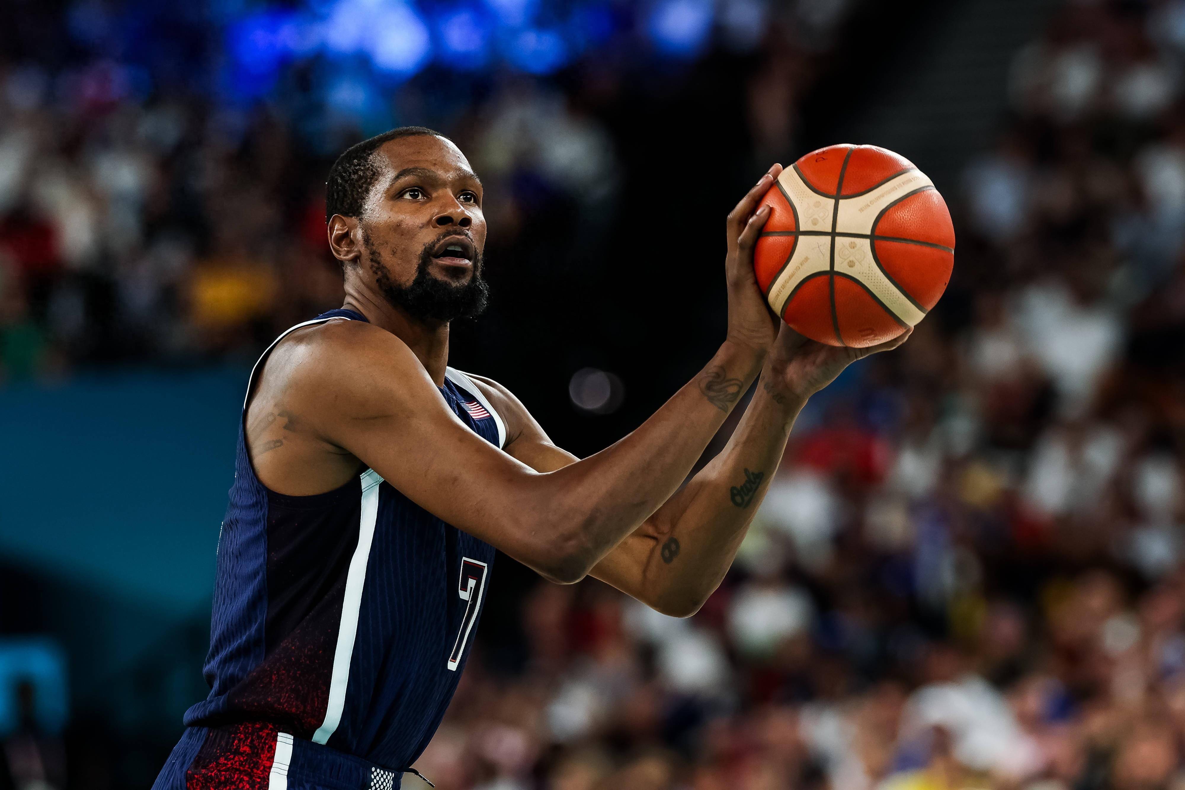 欧冠赛场精彩瞬间：皇马主场2-0取胜,（欧冠名场面：皇马主场2-0完胜）