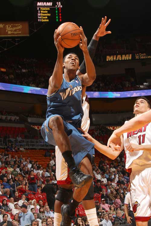 中足联俱乐部财务约定：若签阴阳合同俱乐部将降级，球员禁赛两年（中足联明确财务红线：涉阴阳合同，俱乐部降级、球员禁赛两年）